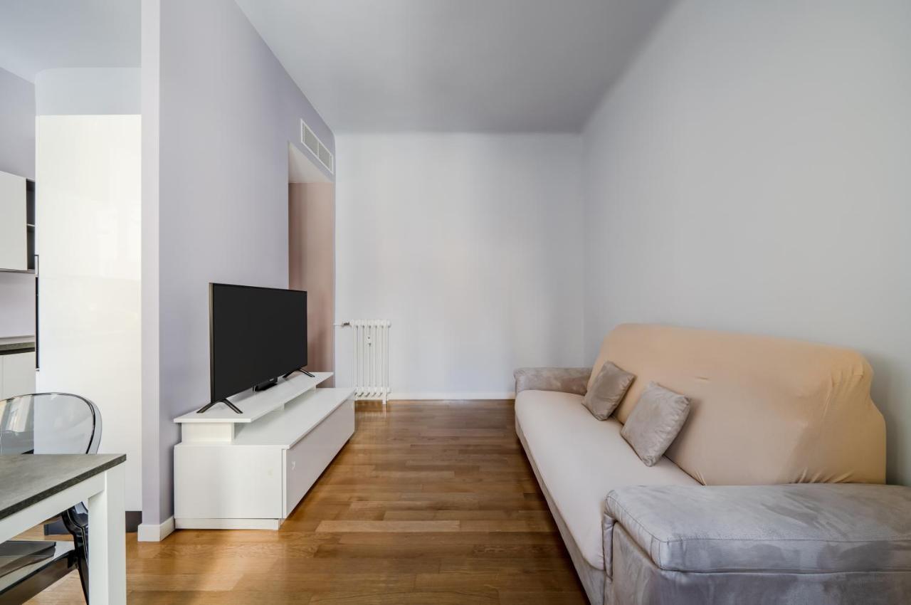 Lovely Apartment In Milano-Porta Romana W/ Balcony ภายนอก รูปภาพ